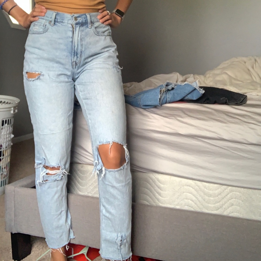American eagle high wasted distressed mom jeans